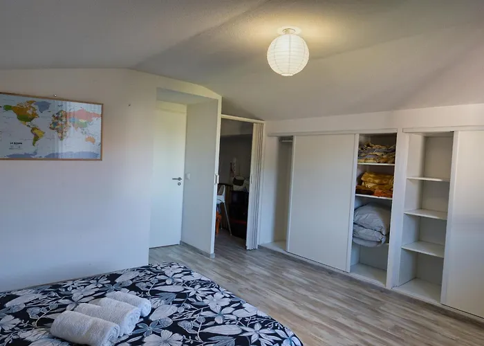 Agreable Duplex Avec Jardin Et Terrasse لا تاسْتْ دو بوك